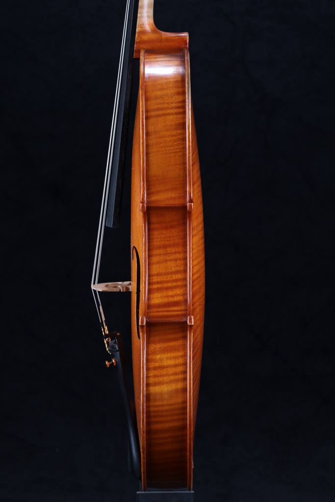 Viola Made by Tetsuo Matsuda in the Workshop of William Harris Lee, Chicago, 1984- 16"